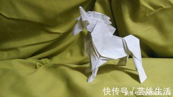 橡皮|这才是小学生文具的真正用途?第1种太惨了,网友:“毁”童年