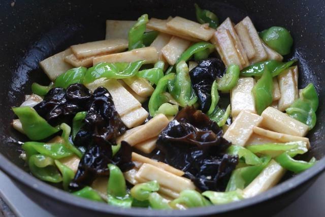 失眠|夜里总失眠试试这菜,静心养神,改善睡眠,让人一觉睡到自然醒