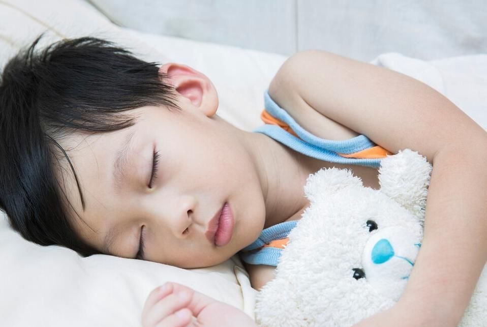 骨骼|孩子缺钙时,身体会出现4种信号,多给孩子吃3物,补钙质长个高