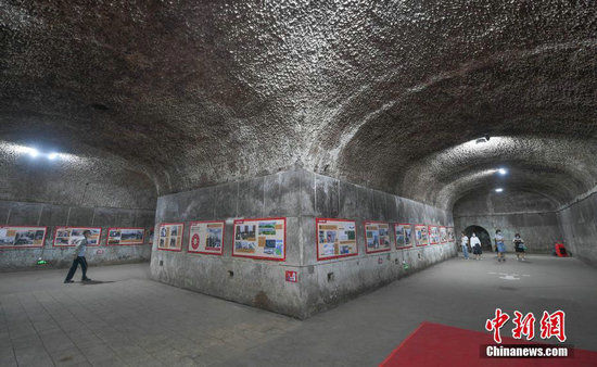 北斗卫星|浙江杭州防空洞里办展览引人参观