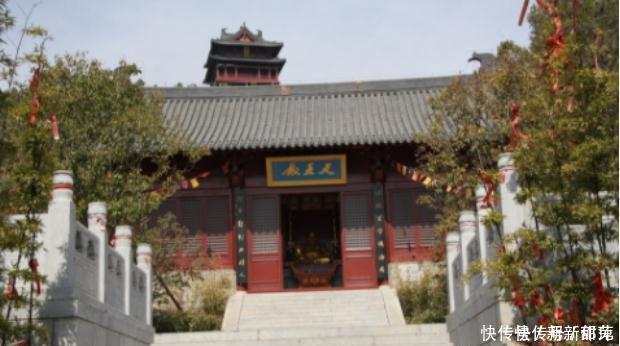 不同寻常的寺院，主持曾是空姐，中国第一位尼姑在这里出家