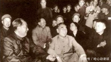 总理办公室|主席一句玩笑话，周总理撤掉自己所有秘书，真是国家的好总理