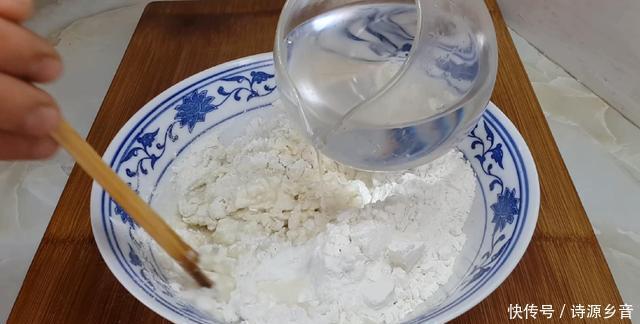 金丝手抓饼|面粉这样做太香了,开水一烫,做出创意手抓饼,做一次三天不起早