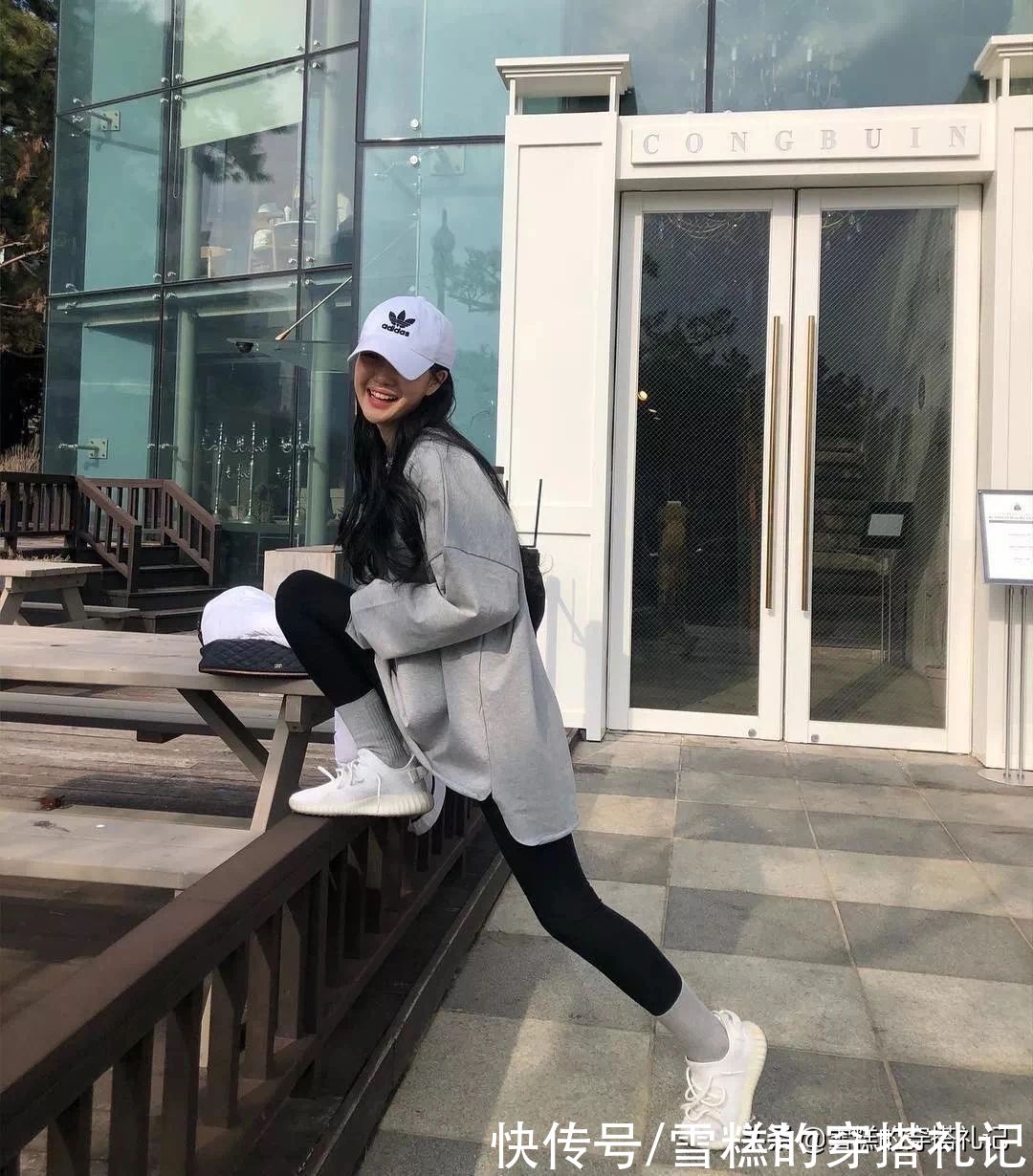 短靴 扔掉阔腿裤吧!今年流行穿“鲨鱼裤”,配上短靴、老爹鞋太时髦了