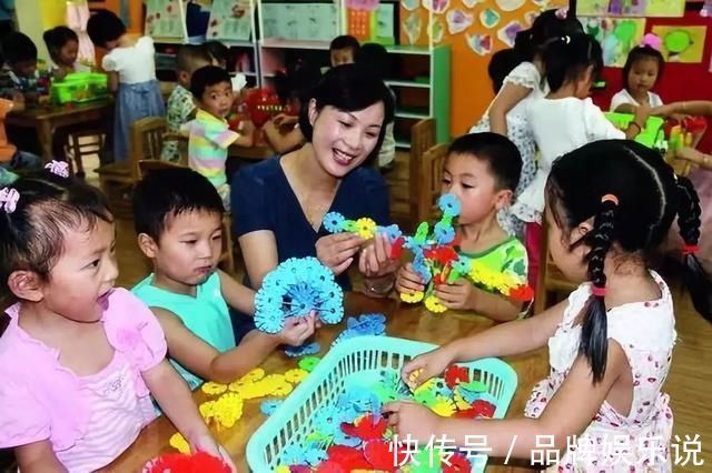 内幕|幼儿园给娃喂“红色水”,妈妈去校质问,知晓“内幕”后羞愧不已