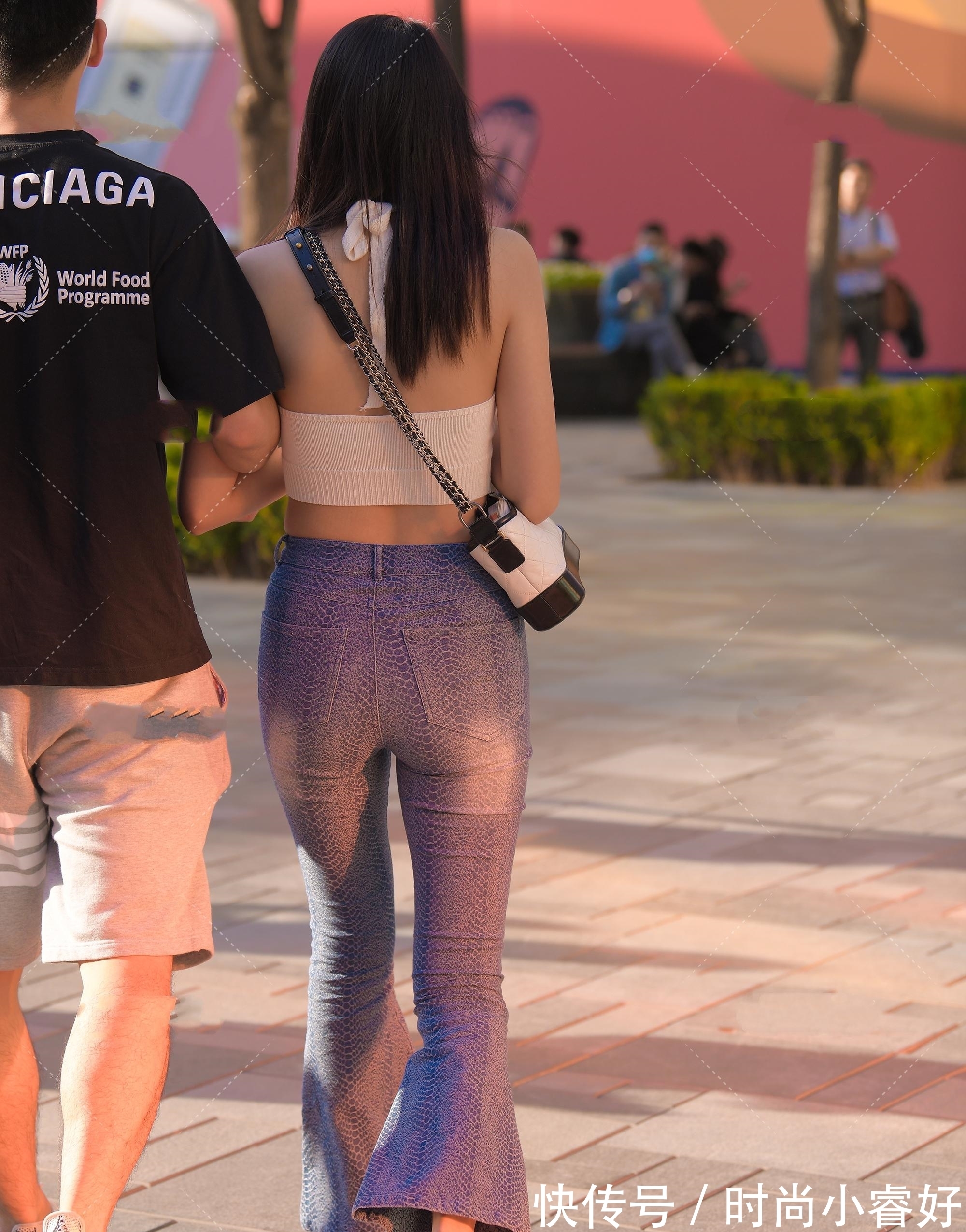 花纹 蛇纹喇叭裤,性感优雅加一点野性,彰显自己的与众不同