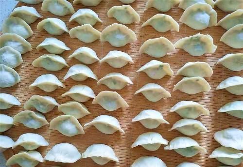 煮饺子别再一直煮了，加上3个步骤，出锅的饺子比饭店的好吃