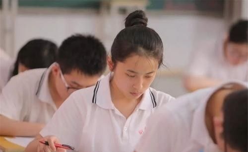 孩子|期末考试后,父母要“嘴下留情”,这3句话千万不要和孩子说