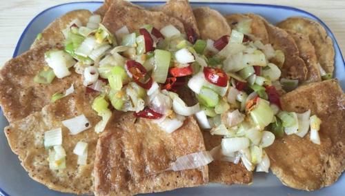 两块钱一斤的老豆腐，一炒一煎就是舌尖美味，上来几下成光盘