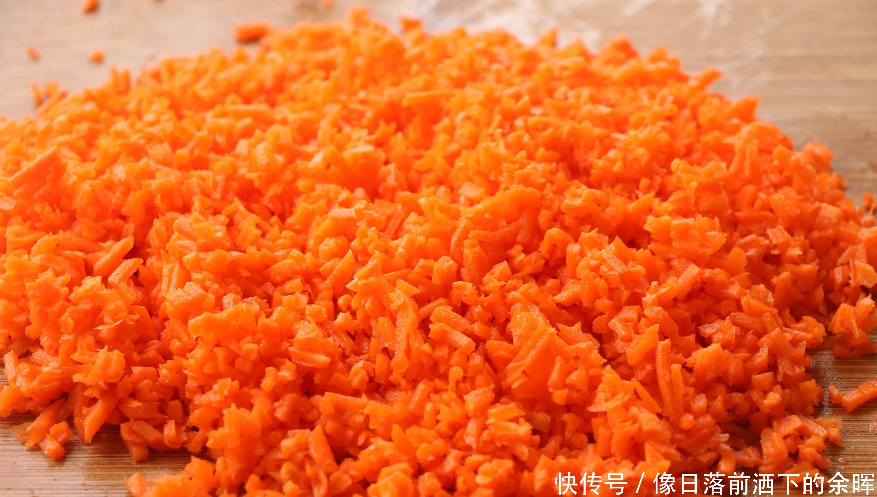 比包子馒头还好吃，外皮有嚼劲，馅料满满，一次吃3个都不过瘾！