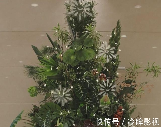 肖战《如梦之梦》北京首演,品牌商联合送花墙,业内人士现场观演