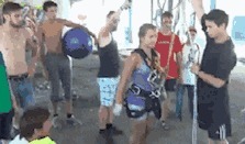 |搞笑GIF:结婚十五年没洗过 是时候该洗洗床单了