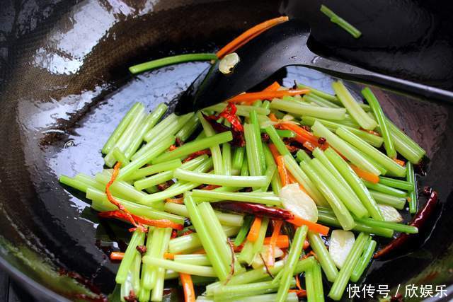 这个蔬菜老年人要多吃,有20多种营养元素,口感清脆还能降血压