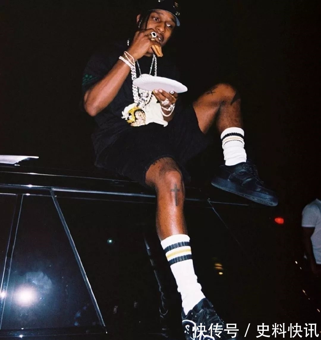 春夏秋冬 想要辨别一个人到底潮不潮,只要看他脚上的球鞋贵不贵就够了?