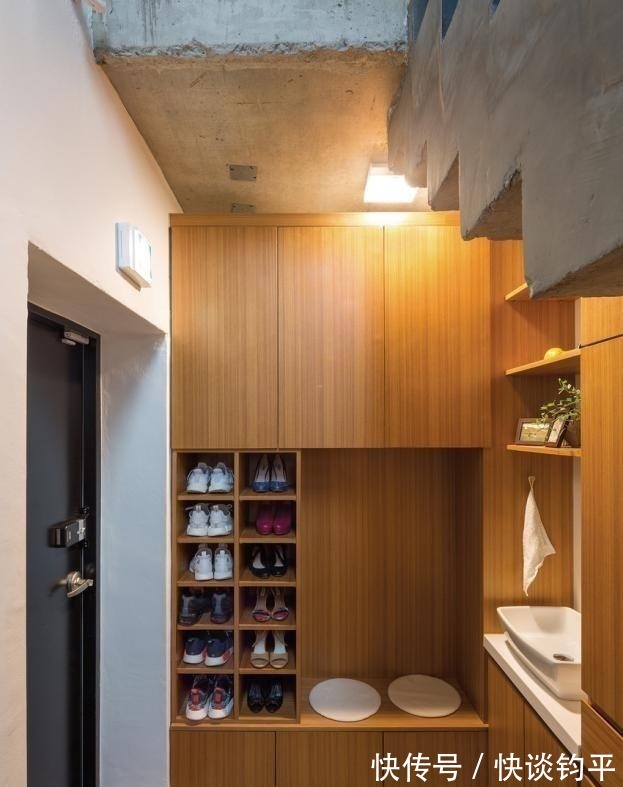 卫生间|经历过才懂，玄关不仅要装柜子，设计个洗漱台也同样重要，很实用