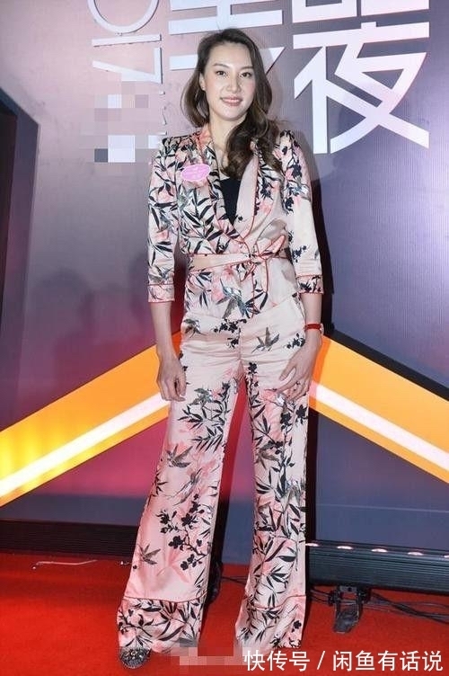 气场|谢杏芳陪林丹出席活动,178穿西装气场真强,39岁越来越有女人味