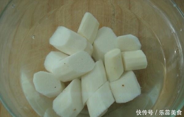 在春天，早晨喝豆浆不如喝它，无糖无添加，满满一碗都是胶原蛋白