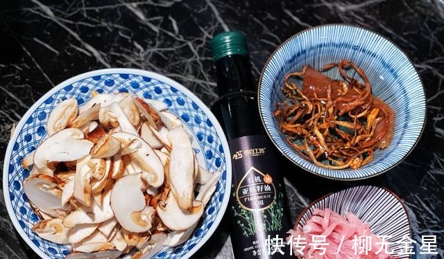 鸡油菌|食菌季|瘦肉松茸汤!