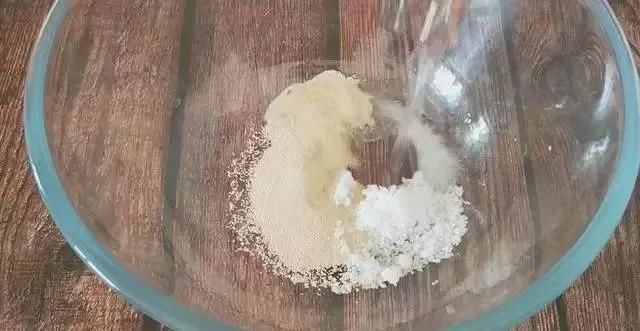 筷子|早餐饼的新吃法,不揉面不擀面,筷子一搅,比包子油条好吃,真香