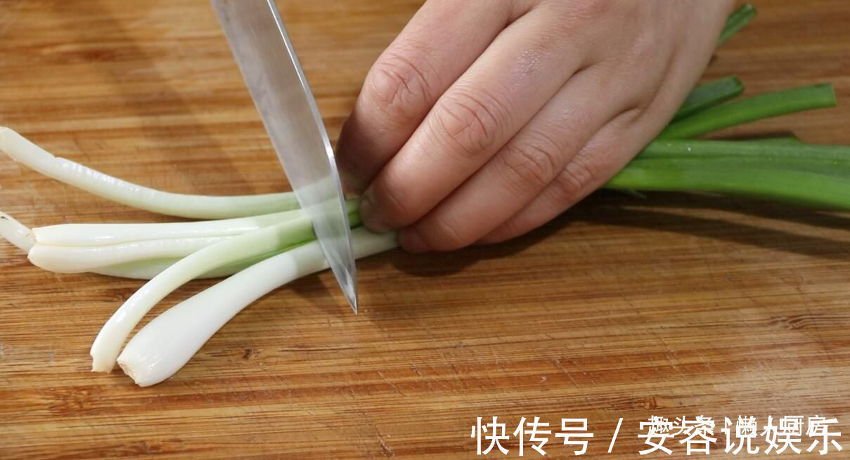 鲳鱼怎么做好吃教你做椒盐鲳鱼，外酥里嫩，皮不破肉不散