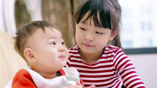 妈妈|二胎妈妈发现女儿“小纸条”,内心瞬间崩溃,宝妈:我都做了什么