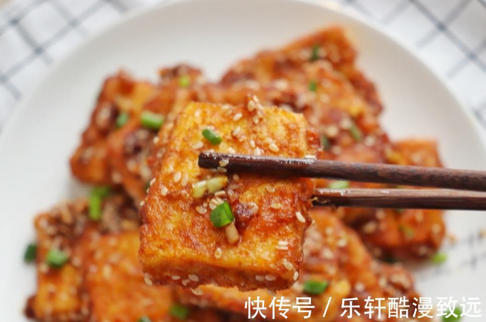 煎豆腐|比烧烤还好吃的香煎孜然豆腐,鲜香入味老简单了,完胜夜市路边摊