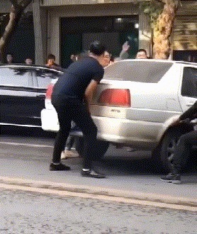 |搞笑GIF趣图不知道孩子是怎么了,一写作业就犯困!