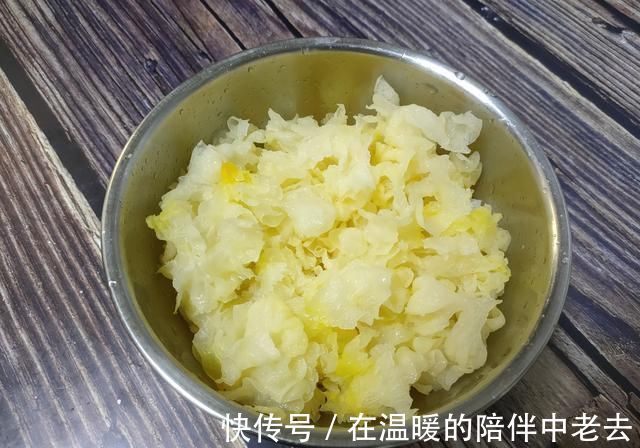 热水|煮银耳汤,凉水下锅还是热水下锅不少人搞错了,难怪银耳不出胶