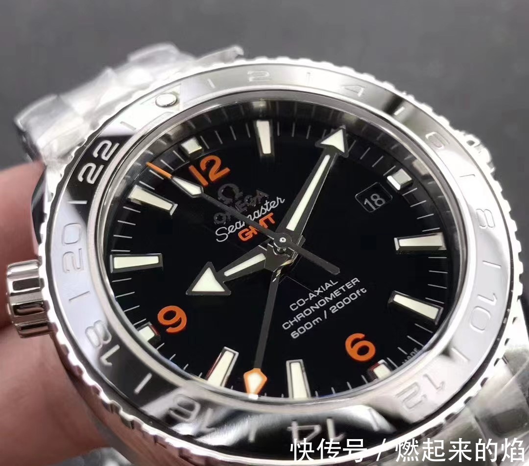 色差 VS厂欧米茄海马600GMT双时区复刻表真假对比一眼假吗!
