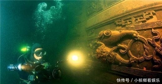 潜水员在湖底发现千年古城, 推开城门, 谜底揭晓