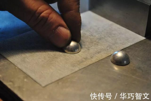 半球形 这件暗藏机关的项链,又变手链的可拆搭扣