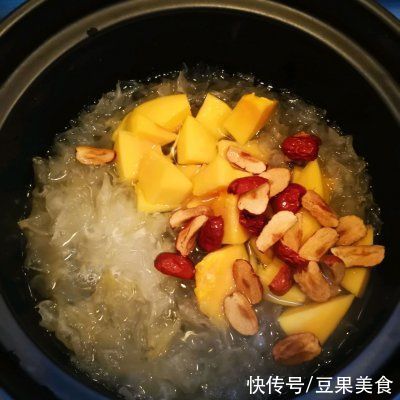 喝一碗抵30张面膜？干了这碗“木瓜银耳牛奶羹”