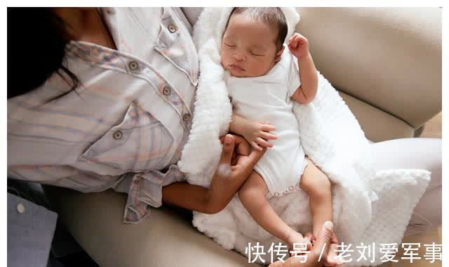 醒来|给宝宝喂夜奶,4种危险的动作你还在做吗?别坑娃也坑了自己