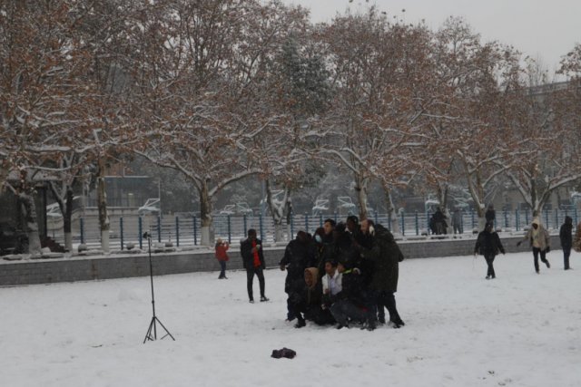 长沙|长沙非洲留学生第一次见到这么大的雪：太冻人了，老家现在有30℃