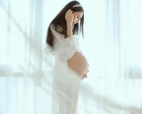 朋友圈|准妈妈在朋友圈晒孕妇照,不但没有受到夸赞,反被指责“不检点”