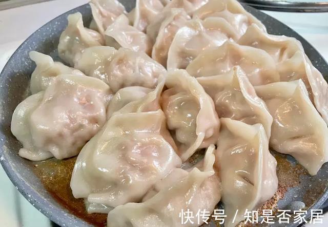 冰花|还在煮速冻饺子?大叔教你雪花煎饺,外酥里嫩,让生活多点趣味~