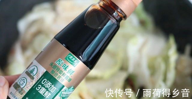 好吃|家常炒包菜,酸辣下饭,3块钱做了一大盘,老人孩子都说好吃!