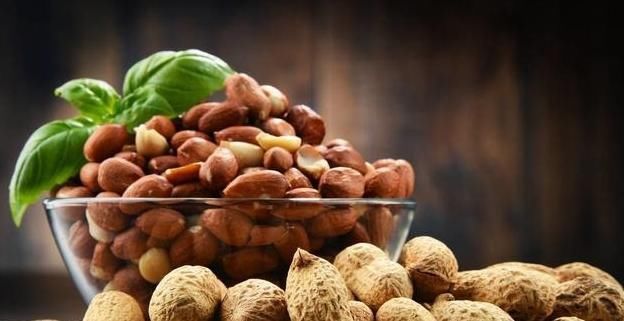 花生虽好,却要警惕一个部位,吃多了可能会血液黏稠、得脑血栓