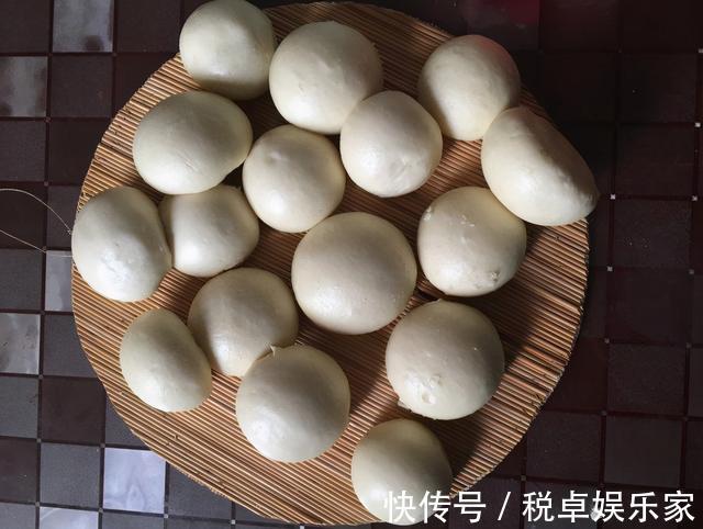 面食|发面直接加酵母粉和白糖是大错,教你一小妙招,发面只需10分钟