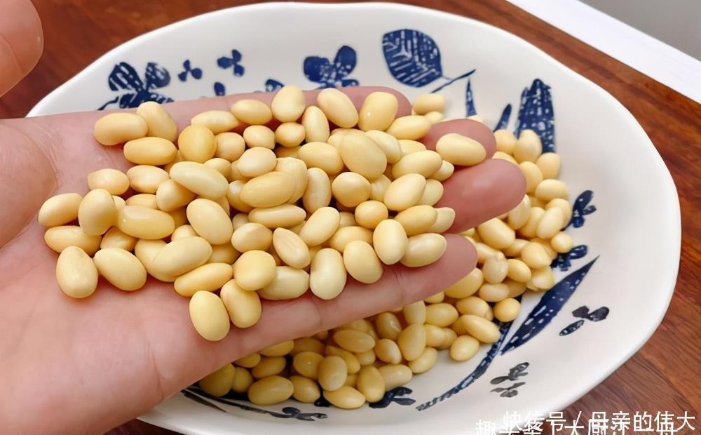 干辣椒段|炖猪蹄时，牢记“3不放”的技巧，猪蹄软烂入味，不腥还不油腻