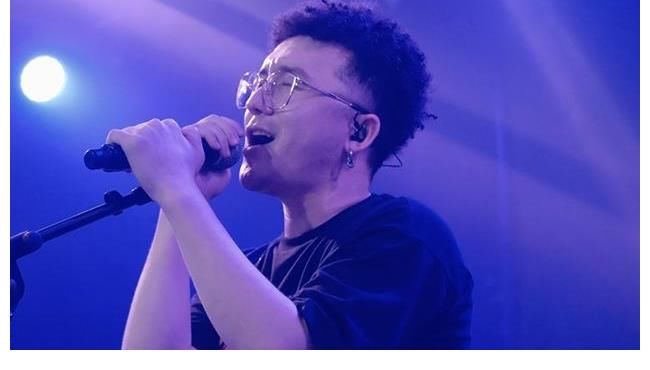 《追光吧》第一轮公演录完，吴建豪组全员晋级，还没播已淘汰一人