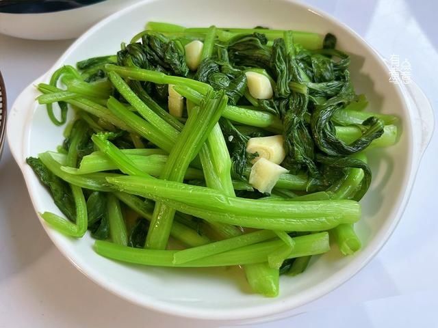 80后夫妻俩的节俭午餐，朋友圈火了，网友：好吃不浪费拒绝精致穷