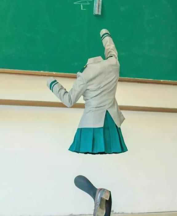 透明人|大神COS透明人,衣服看起来像是悬空,最后一张吓坏粉丝