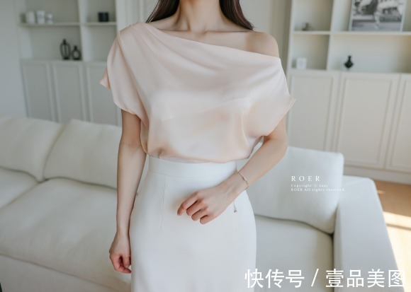 时尚|女神孙允珠时尚搭配:荧光驼色淡粉斜肩白瓷鱼尾裙