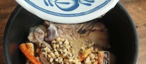 五指毛桃|天热雨水多,我家爱用这树根煲汤,健脾祛湿还解暑,不懂喝可惜了