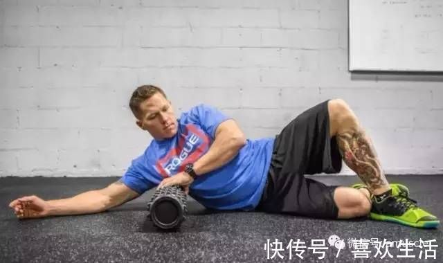 髋部|难怪他健身从不受伤，看完秒懂怎样保护膝盖、手肘、背部了！