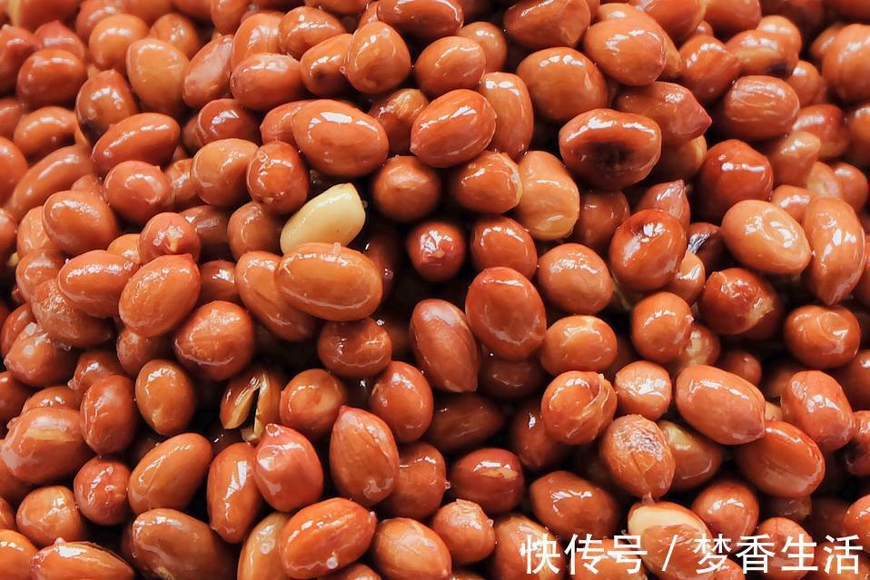 嘎嘣脆|炸花生米,直接下锅是不对的,掌握3个窍门,粒粒鲜香嘎嘣脆