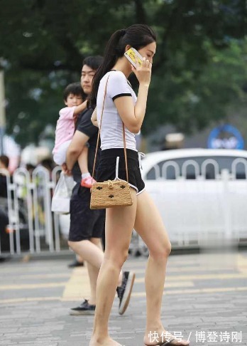 姑娘|假日的姑娘匆匆忙忙,这么“急”不知道要去哪