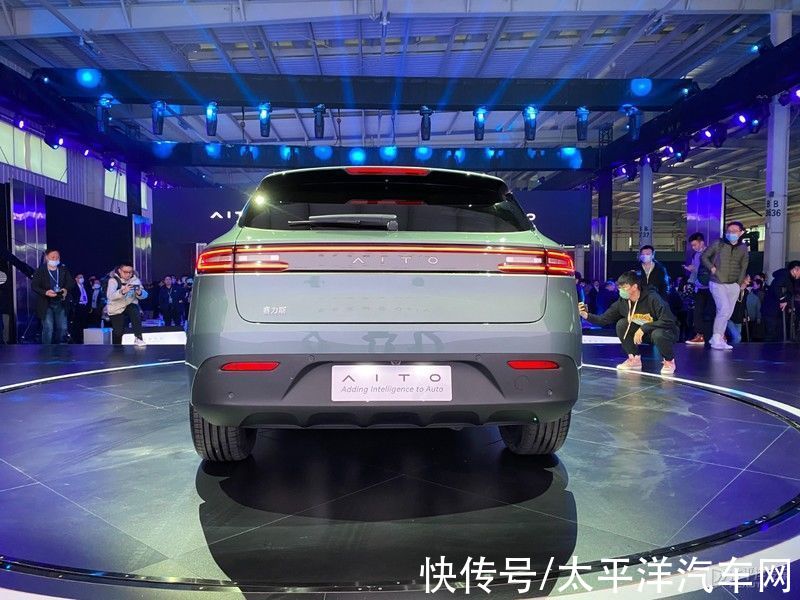 续航|华为放猛料了！赛力斯发布中型豪华SUV，预售25万起/续航超1000km