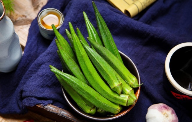 秋葵焯水是不对的，大厨教你正确做法，鲜香嫩滑入味，营养不流失